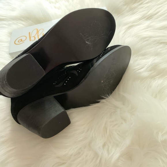 NWOT Fergie Embossed Western Ankle Boot - Picture 6 of 8